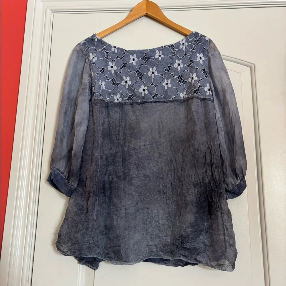 AMANTI Made In Italy Elegant Blue Silk Women's Top. Size Small. - Picture 2 of 6